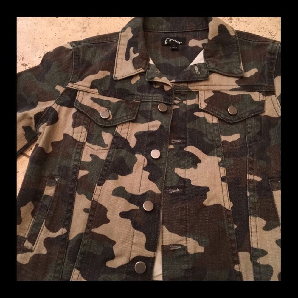 Girls small camo denim jacket - Picture 1 of 7